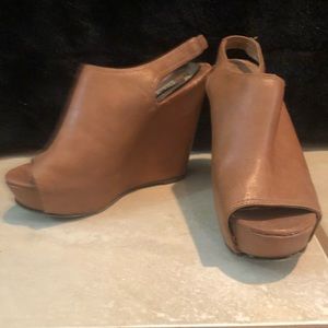 Adorable leather wedges